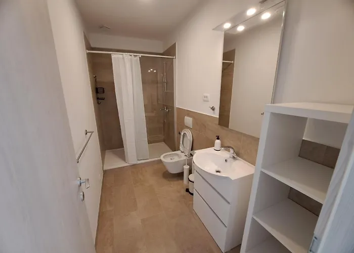 아파트먼트 프로나우티크