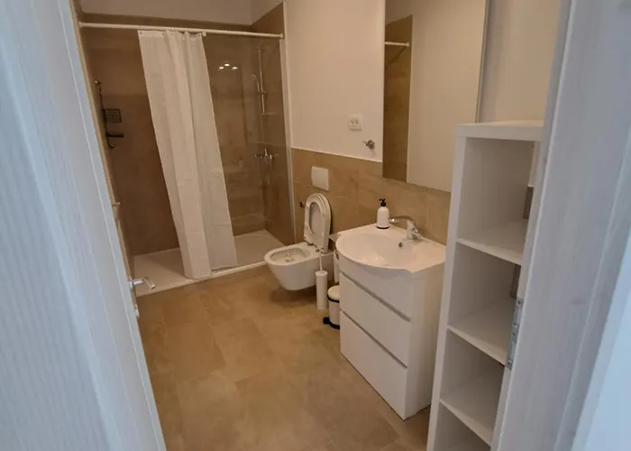 아파트먼트 프로나우티크 *