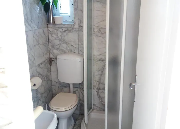 아파트먼트 프로나우티크